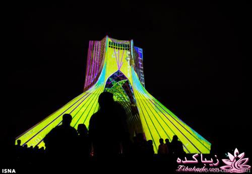 نورپردازی برج آزادی توسط هنرمند آلمانی